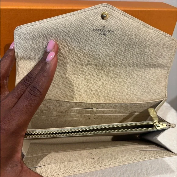 Louis Vuitton Sarah Damier Azur Wallet - Cream and Gray - Picture 3 of 7